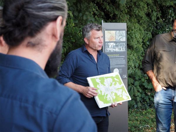 Baumpfleger erkunden Aachener Baumstandorte